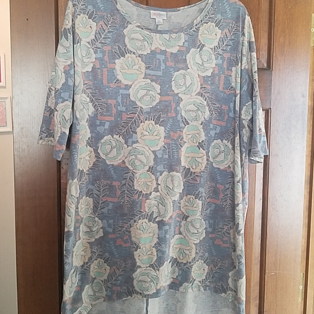 3/25 🌻 Lularoe Irma - Large